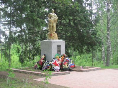 Братская могила воинов Советской Армии, погибших в период Великой Отечественной войны 1941-1945 гг.