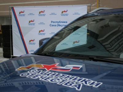 Автомобили с ручным управлением вручили участникам СВО в Якутии