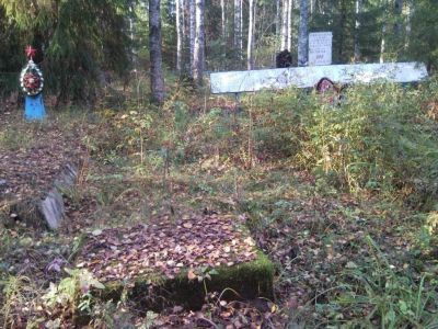 Братская могила воинов Советской Армии, погибших в боях с немецко-фашистскими захватчиками в период Великой Отечественной войны