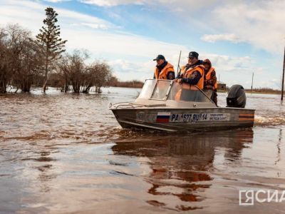 Ледоход на реке Лене в Якутии проходит на территории города Якутска, Намского и Кобяйского районов