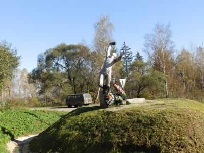 Памятное место, где С.В.Головко закрыл своим телом амбразуру вражеского дзота. Установлена мемориальная доска
