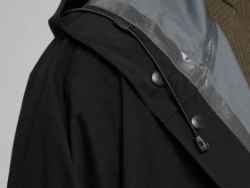 Плащ из мембранной ткани с водоотталкивающей пропиткой