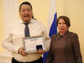 В Якутске наградили лучших сотрудников ЗАГС по итогам 2025 года