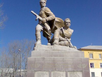 Братская могила 19 советских воинов, погибших в 1941 и 1943 гг. в боях  с немецко-фашистскими захватчиками