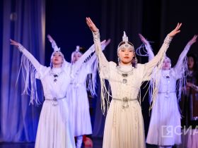 Государственные награды вручили работникам культуры Якутии