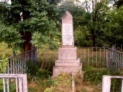 Братская могила 3 организаторов колхоза, погибших в годы гражданской войны