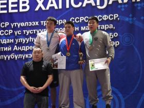 В Усть-Алданском улусе выявили победителей турнира по хапсагаю памяти Иннокентия Халдеева