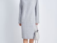 Вязаное платье свободного кроя с воротником-стойкой