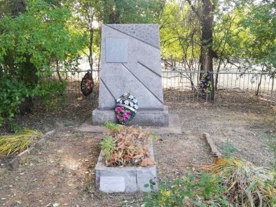 Братская могила советских воинов, погибших в период Сталинградской битвы