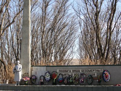 Братская могила воинов Советской Армии, погибших в 1942-43 гг. в боях с немецко-фашистскими захватчиками