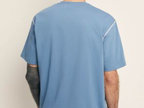 Футболка свободного силуэта с контрастной отделкой