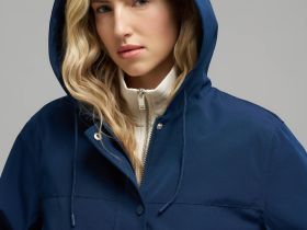 Ветровка с капюшоном свободного силуэта