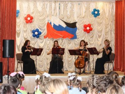 Клуб «Лидеры Возрождения Z» провел благотворительную акцию для 65 детей-сирот из ДНР