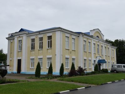 Здание, где с сентября 1941 года по май 1942 года размещался военно-полевой подвижной госпиталь № 2084