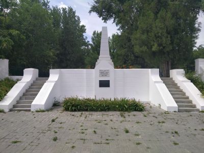 Братская могила героев-связистов, павших в боях за г. Сталинград в 1942-1943 гг.