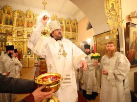 Глава Якутии посетил Пасхальное богослужение