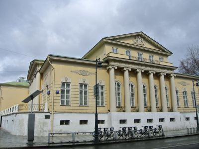 Главный дом, интерьеры с росписями плафонов и стен