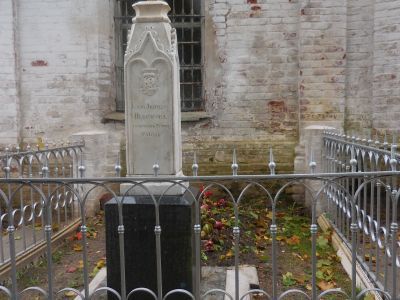 Надгробный памятник Е.А. Некрасовой - матери поэта Н.А. Некрасова