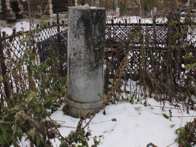 Надгробие на могиле О.М. Поповой