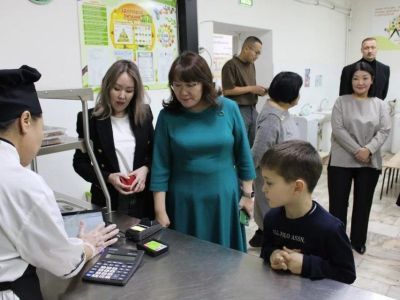 В школах Якутска внедрили мобильное приложение, позволяющее родителям отслеживать питание детей