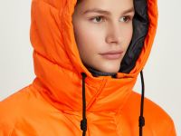 Стеганая утепленная куртка с капюшоном