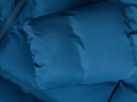 Утепленное пальто с капюшоном