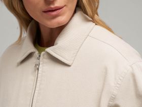 Легкий бомбер из вельвета с искусственным утеплителем