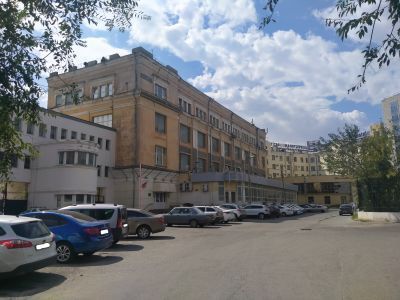 Здание Центрального универмага, в подвале которого 33 мотострелковая бригада полковника Бурмакова взяла в плен штаб вражеской группировки войск в 1943 г.