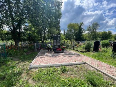 Братская могила воинов Советской Армии, погибших в марте 1943 года