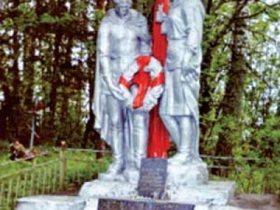 Братская могила советских воинов