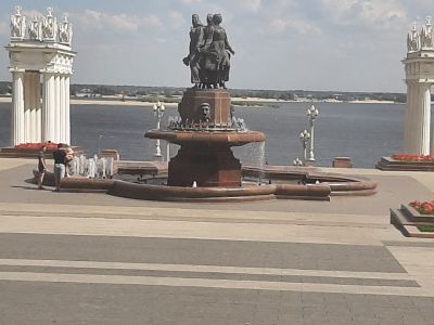 Скульптурная группа "Искусство" с фонтаном