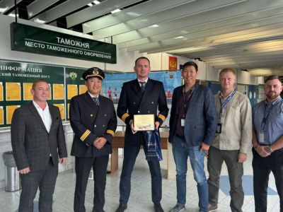 Пилот авиакомпании «Якутия» Александр Пестов совершил первый полет в роли командира