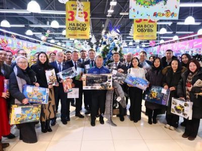 Первый вице-премьер Якутии Дмитрий Садовников присоединился к акции «Ёлка добра»