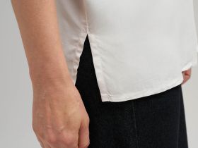 Свободная блузка с v-вырезом