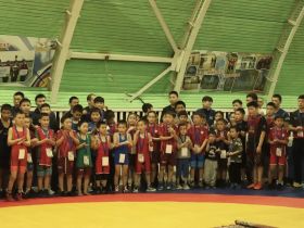 В Оленьке прошел республиканский турнир для юных борцов, посвященный памяти тренера