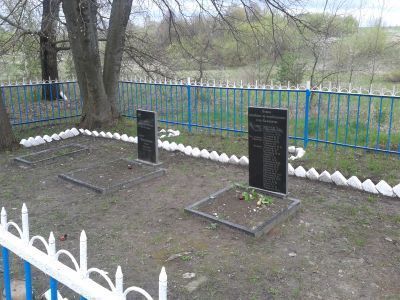 Братская могила 26 советских воинов, погибших в 1943 г. в боях с немецко-фашистскими захватчиками