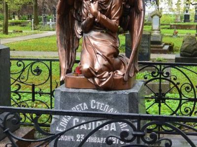 Надгробие Саловой Е.С.