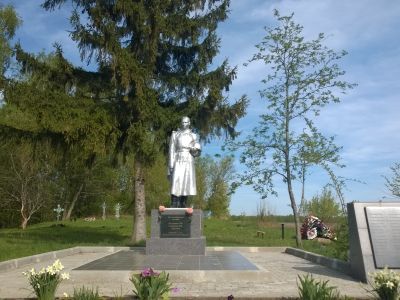 Братская могила 5 советских воинов, погибших в 1941 и 1943 гг. в боях с немецко-фашистскими захватчиками