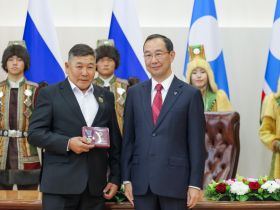 Глава Якутии вручил государственные награды