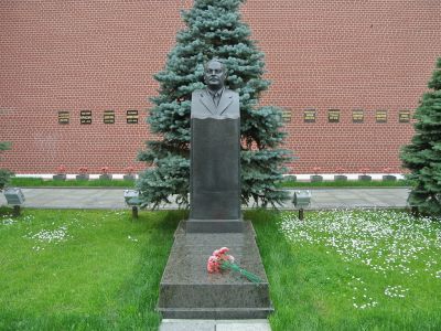 Могила Жданова Андрея Александровича (1896-1948)