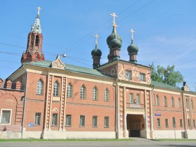 Надвратный корпус с часовней