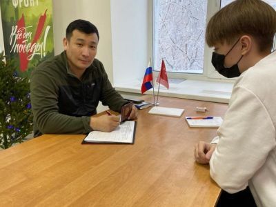 Председатель ассоциации молодых педагогов Максим Спиридонов поддержал Владимира Путина.