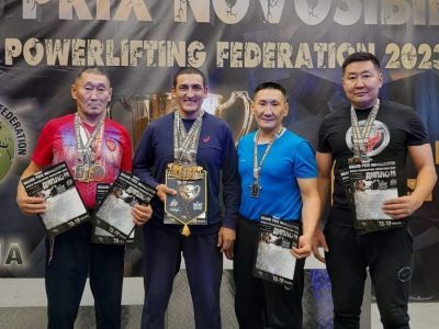 Пауэрлифтеры Якутии выполнили мастерские нормативы на Гран-при в Новосибирске