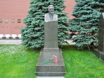 Могила Калинина Михаила Ивановича (1875-1946)