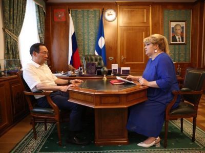 Встречу с зампредом Общественной палаты республики провёл глава Якутии