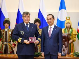 Айсен Николаев вручил государственные награды отличившимся якутянам