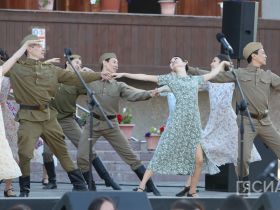 В Якутске провели концерт «Наши маяки», посвящённый Героям России