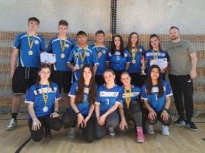 21 команда словацких школьников сразилась в мас-рестлинге