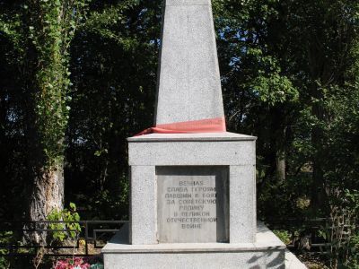 Братская могила советских воинов, погибших в период Сталинградской битвы