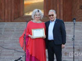 В Якутске провели концерт «Наши маяки», посвящённый Героям России